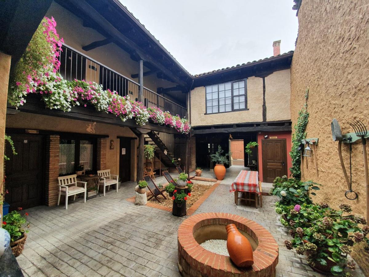 Albergue El Encanto Villares de Orbigo Exterior photo