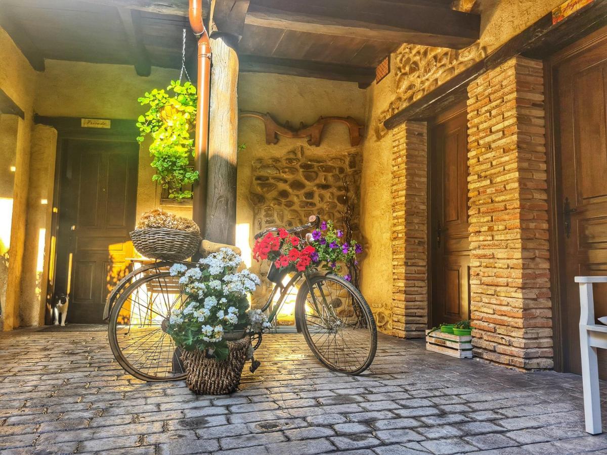 Albergue El Encanto Villares de Orbigo Exterior photo