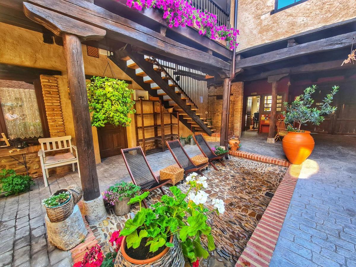 Albergue El Encanto Villares de Orbigo Exterior photo