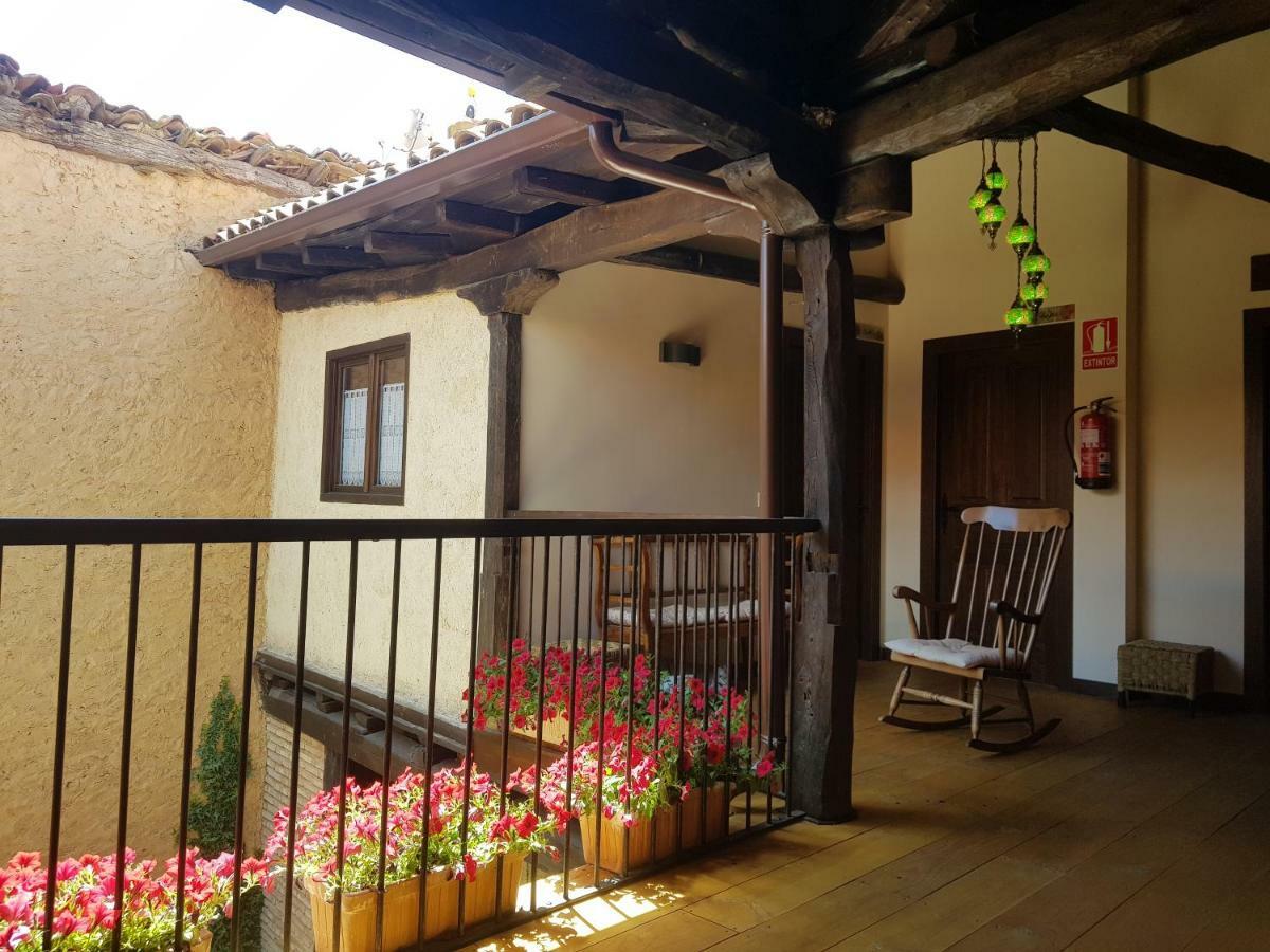 Albergue El Encanto Villares de Orbigo Exterior photo